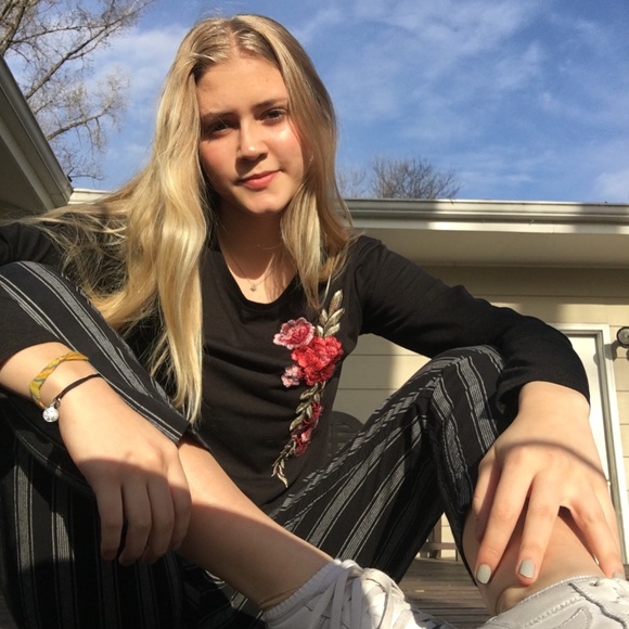 Meet your Posher, Cecilia - Picture 2 of 2